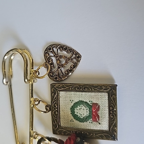 Safety Pin Dangling Charm Brooch Pin 2.75" Vintage Gold Tone Heart Flower Basket - Picture 3 of 5